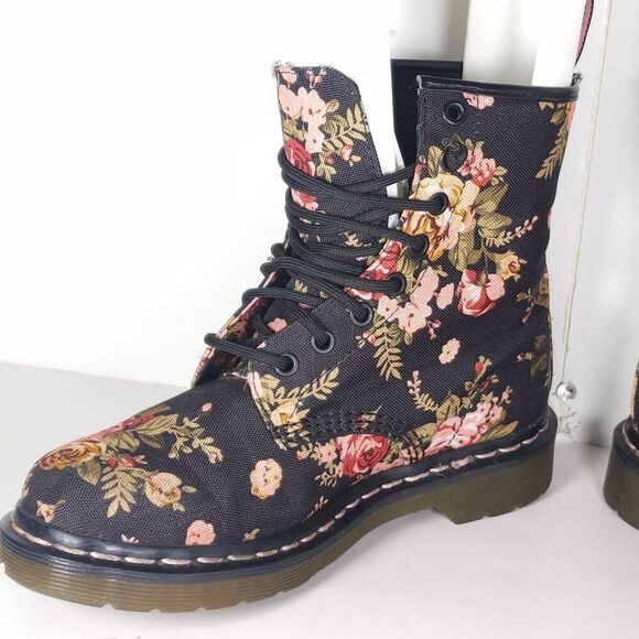 Dr. Martens Women's 11821 US7 Black Canvas Floral Lace Up Combat Boots - Picture 7 of 12